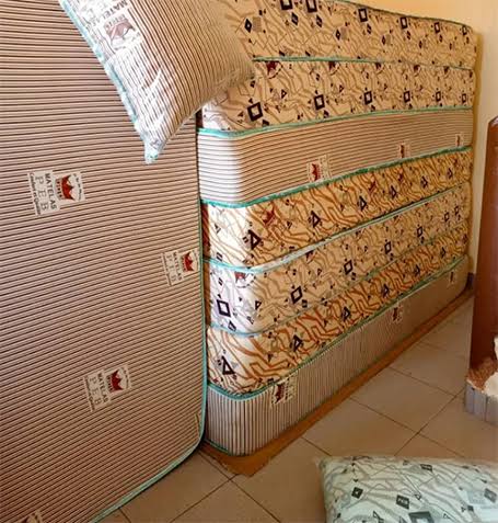 Showroom et matelas emballés DEAWADO et Fils